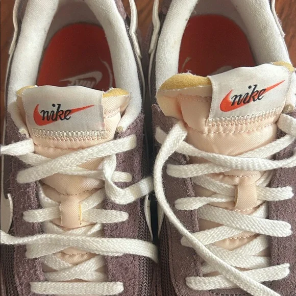 Nike Waffle Debut Vintage Sneakers - Picture 6 of 7